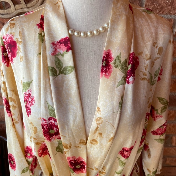 Alexandria Nicole • Medium • Floral • Gold/Red • Satin • Robe - Picture 4 of 15